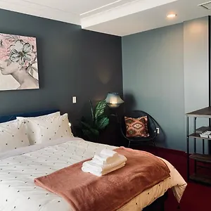 Hotel Old 300 Serene Studio #405, Ground Floor With Ac, Halifax